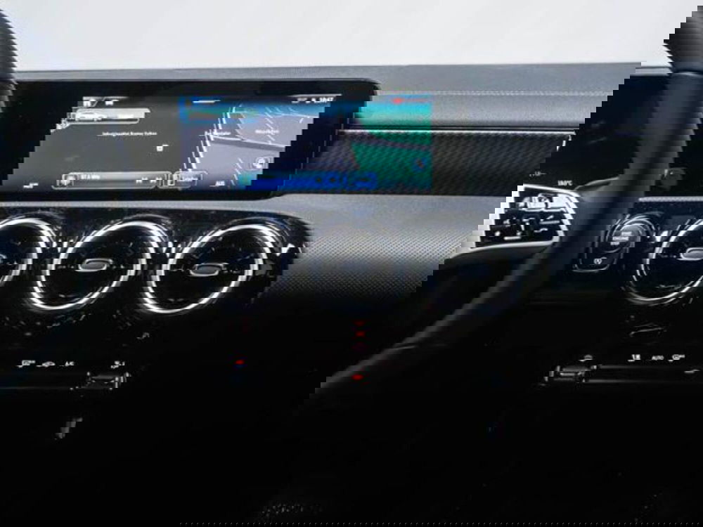 Mercedes-Benz CLA Shooting Brake usata a Milano (8)