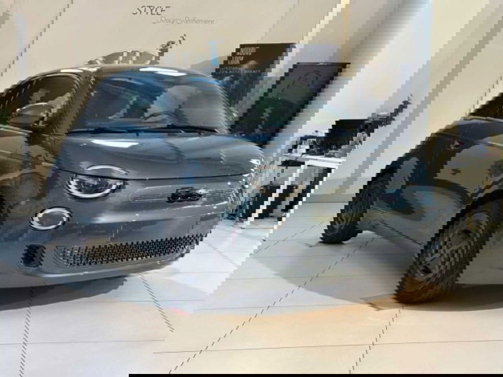 Fiat 500e nuova a Sondrio (7)