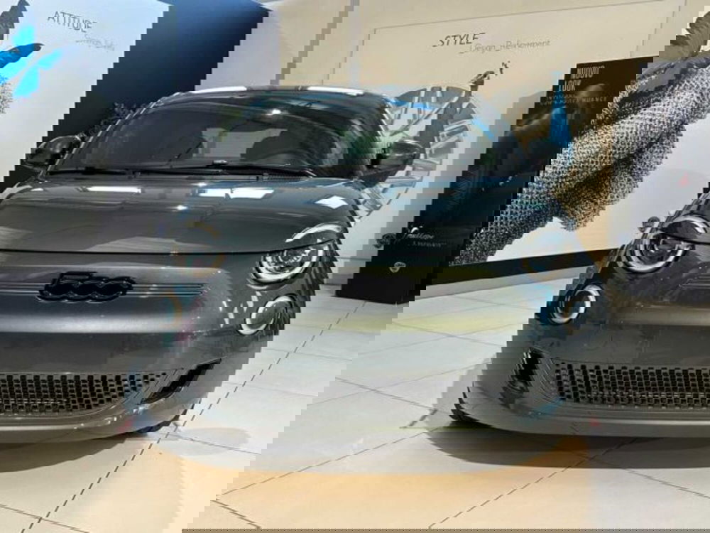 Fiat 500e nuova a Sondrio (8)