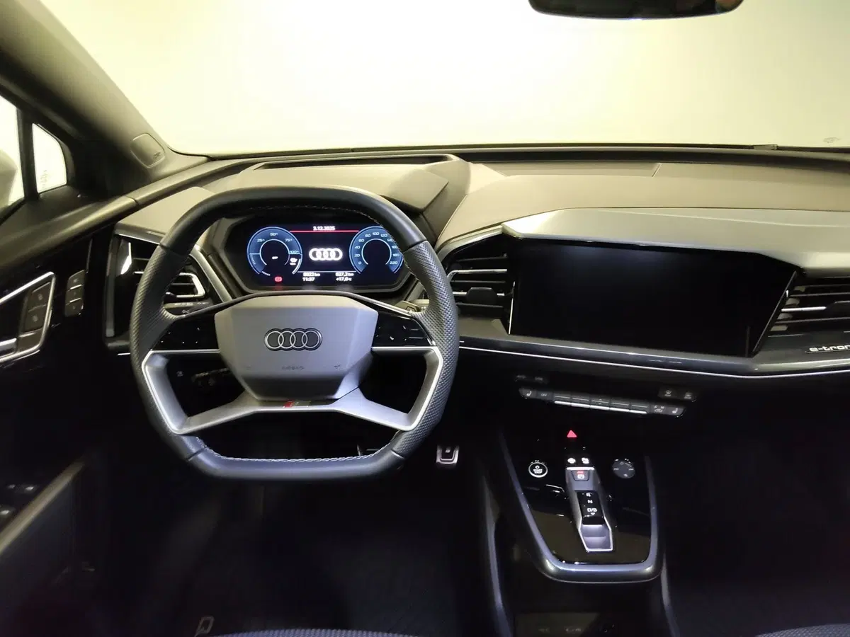 Audi Q4 Sportback usata a Modena (7)