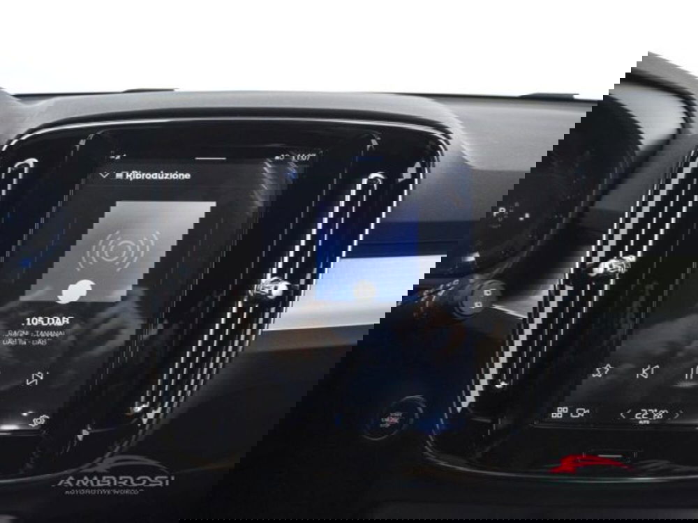 Volvo XC40 nuova a Perugia (14)