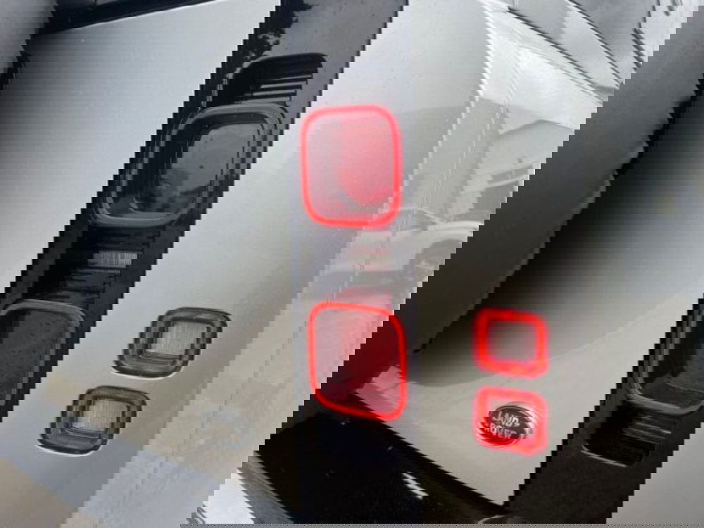 Land Rover Defender usata a Lecce (9)