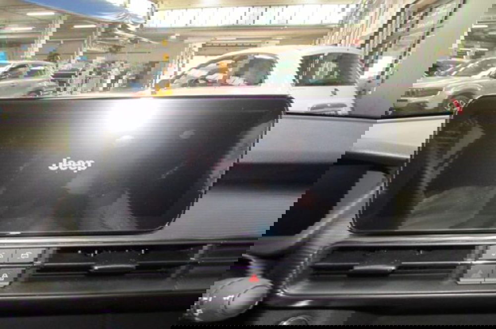 Jeep Avenger nuova a Milano (9)