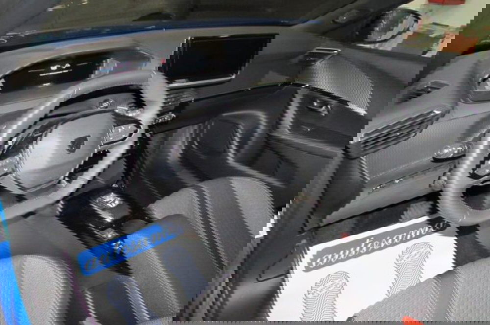 Peugeot 2008 nuova a Milano (7)