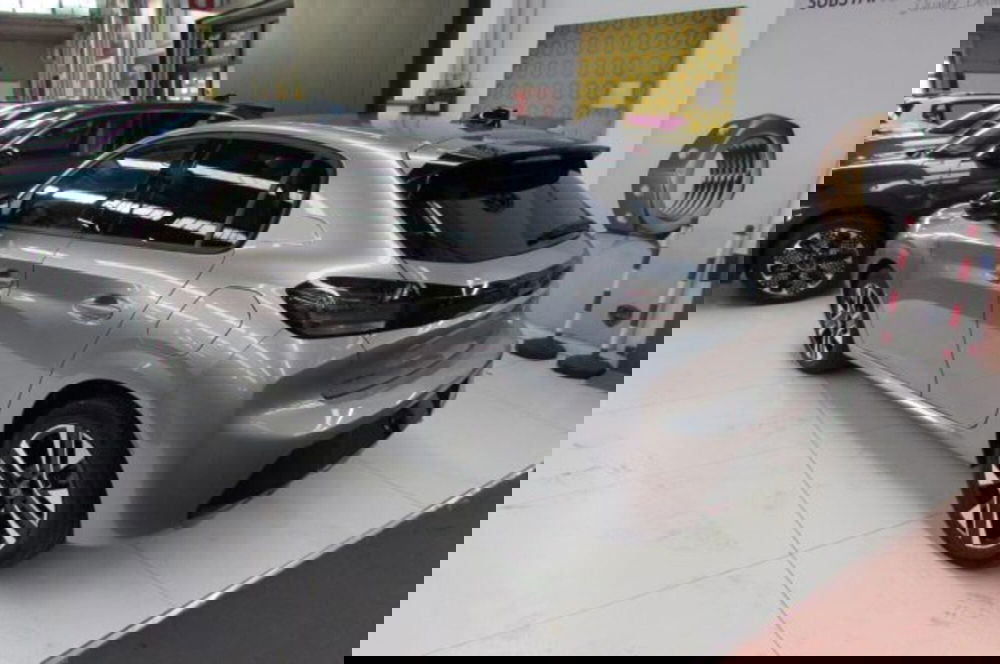 Peugeot 208 nuova a Milano (3)