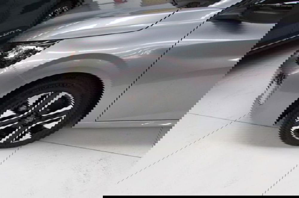 Peugeot 208 nuova a Milano (5)