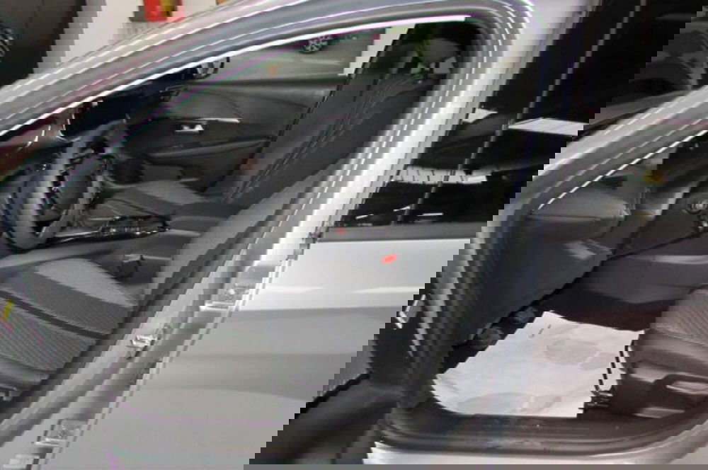 Peugeot 208 nuova a Milano (6)