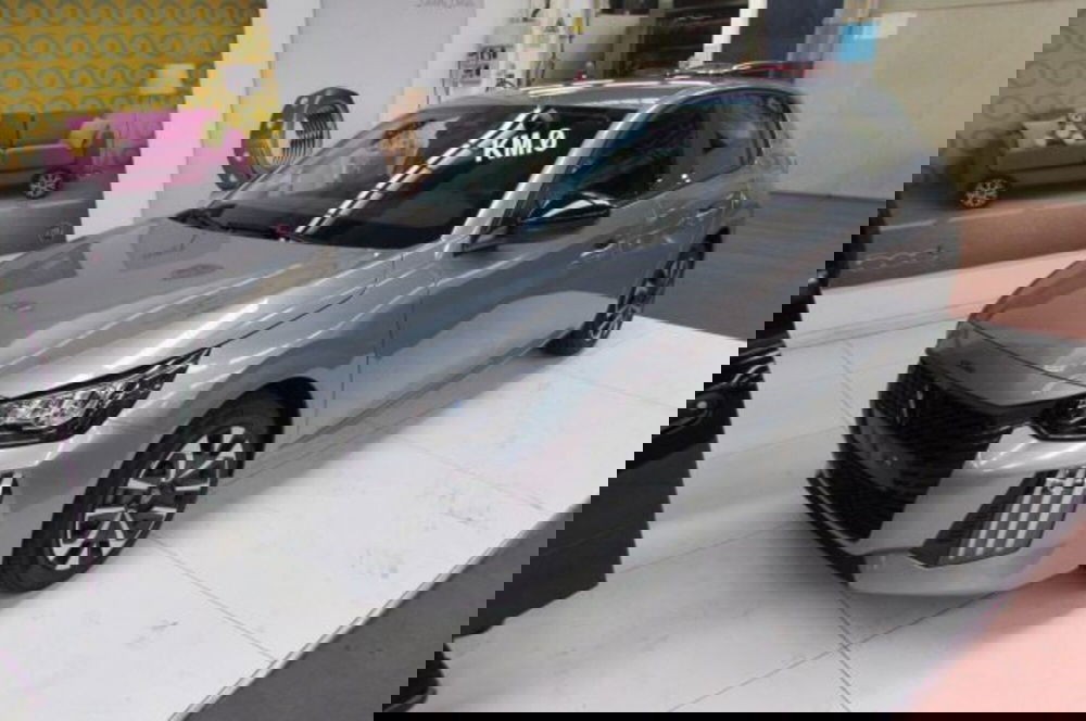 Peugeot 208 nuova a Milano