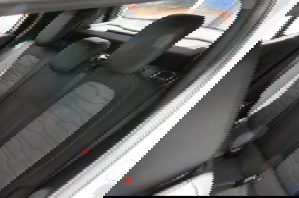 Jeep Avenger nuova a Milano (13)