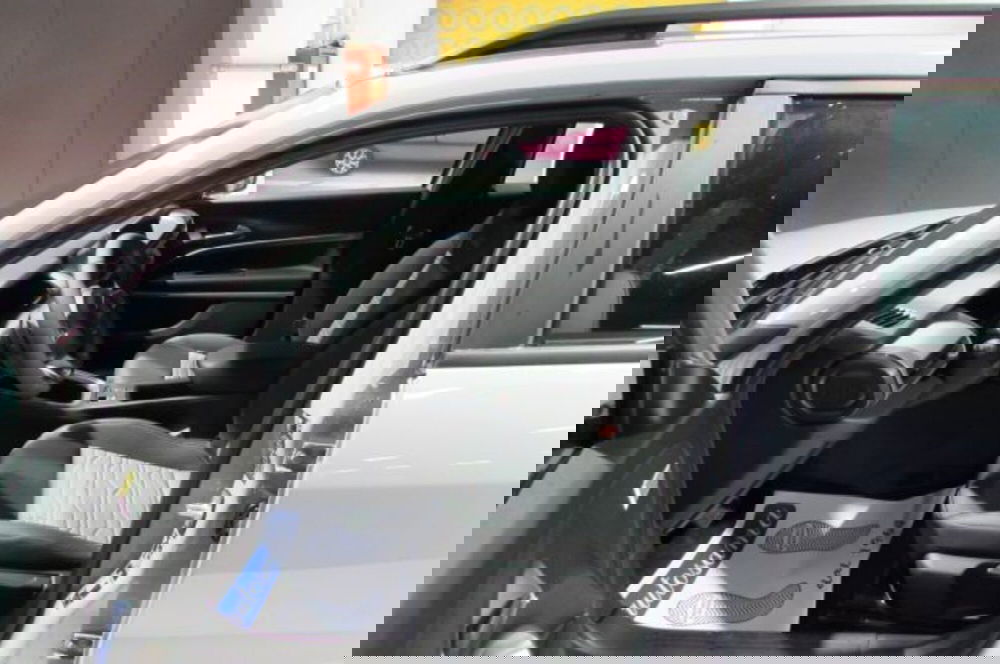 Jeep Avenger nuova a Milano (6)