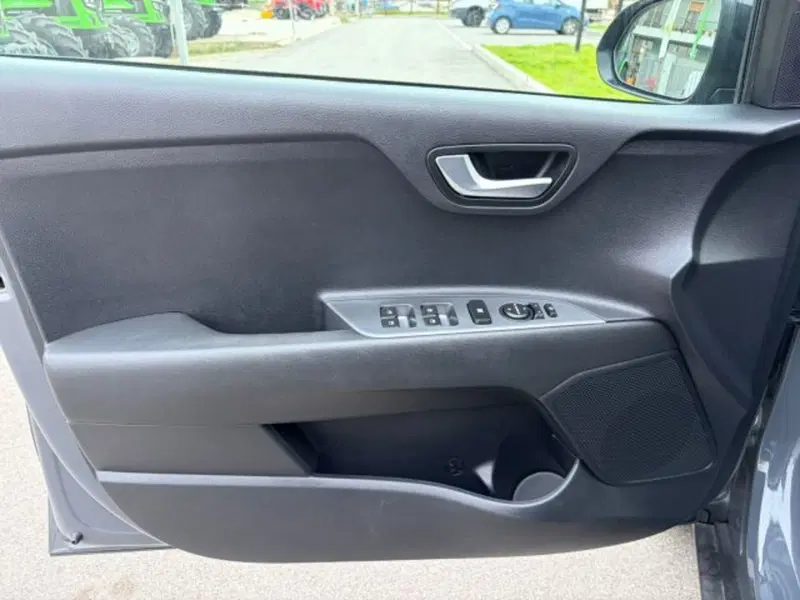 Kia Stonic usata a Sassari (10)