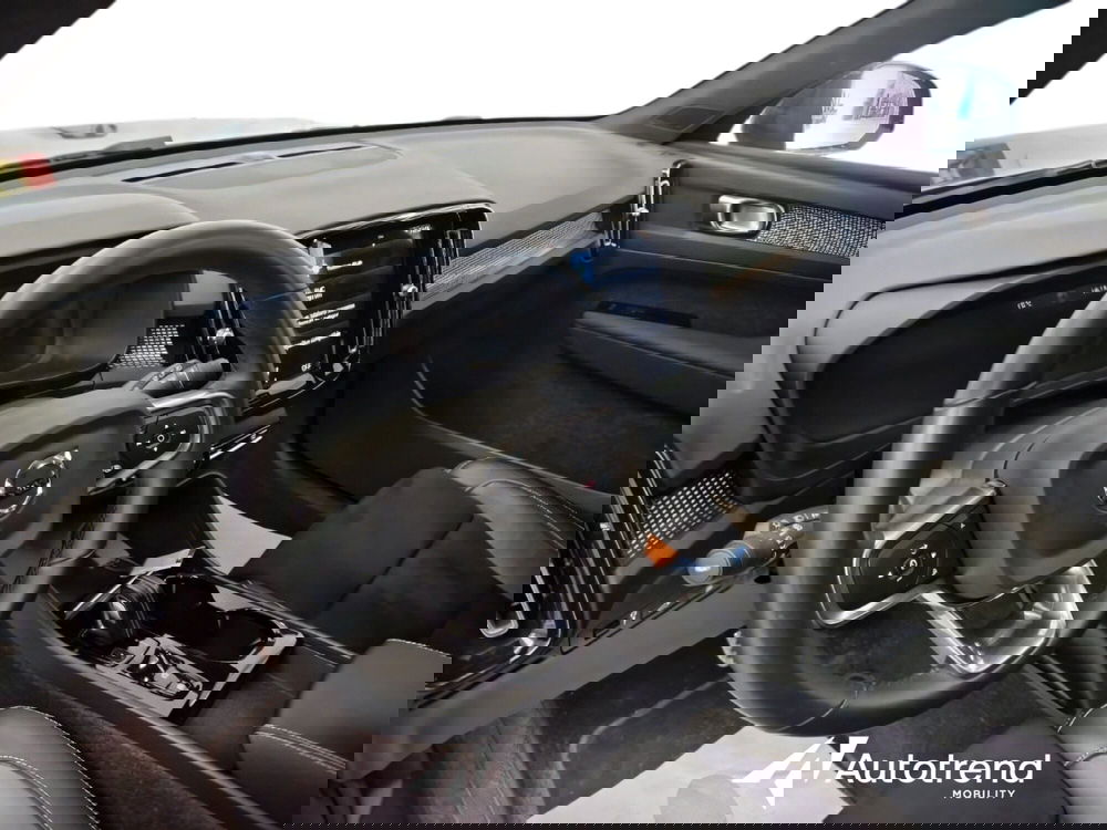 Volvo XC40 usata a Bari (12)