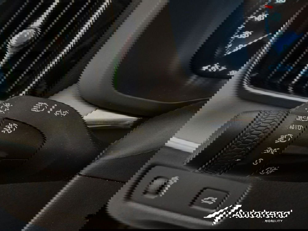 Volvo XC60 usata a Bari (11)