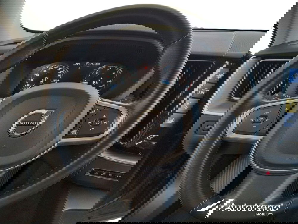 Volvo XC60 usata a Bari (9)