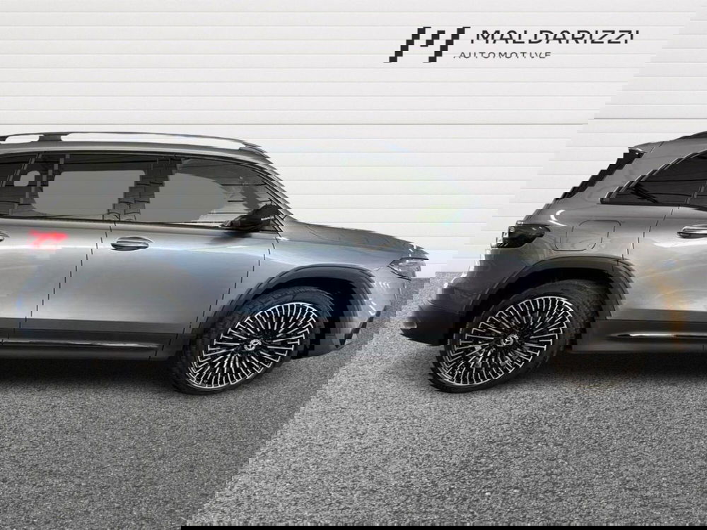 Mercedes-Benz EQB usata a Bari (5)