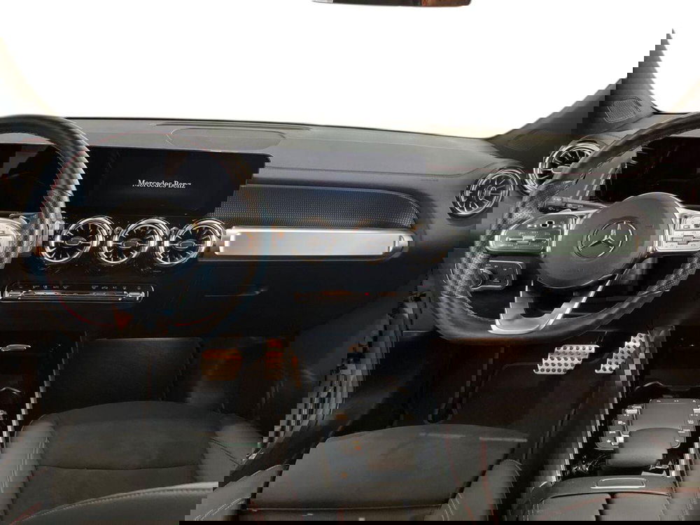 Mercedes-Benz EQB usata a Bari (8)