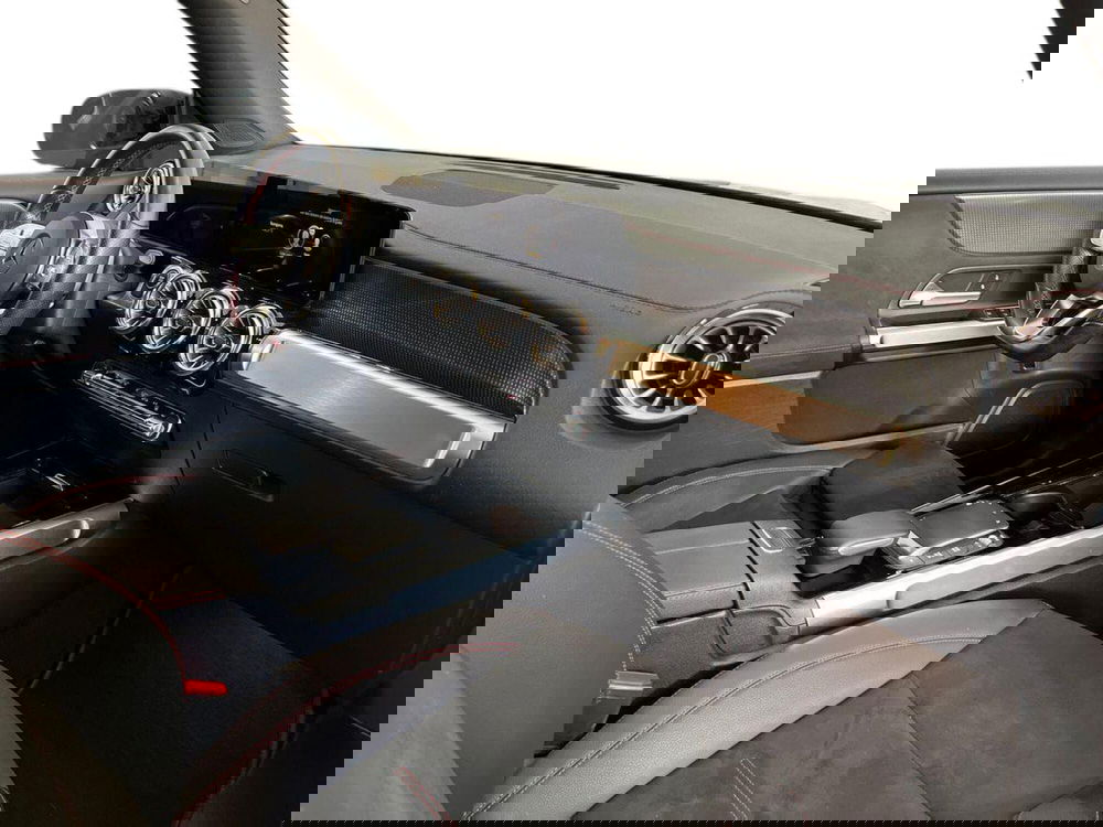 Mercedes-Benz EQB usata a Bari (9)