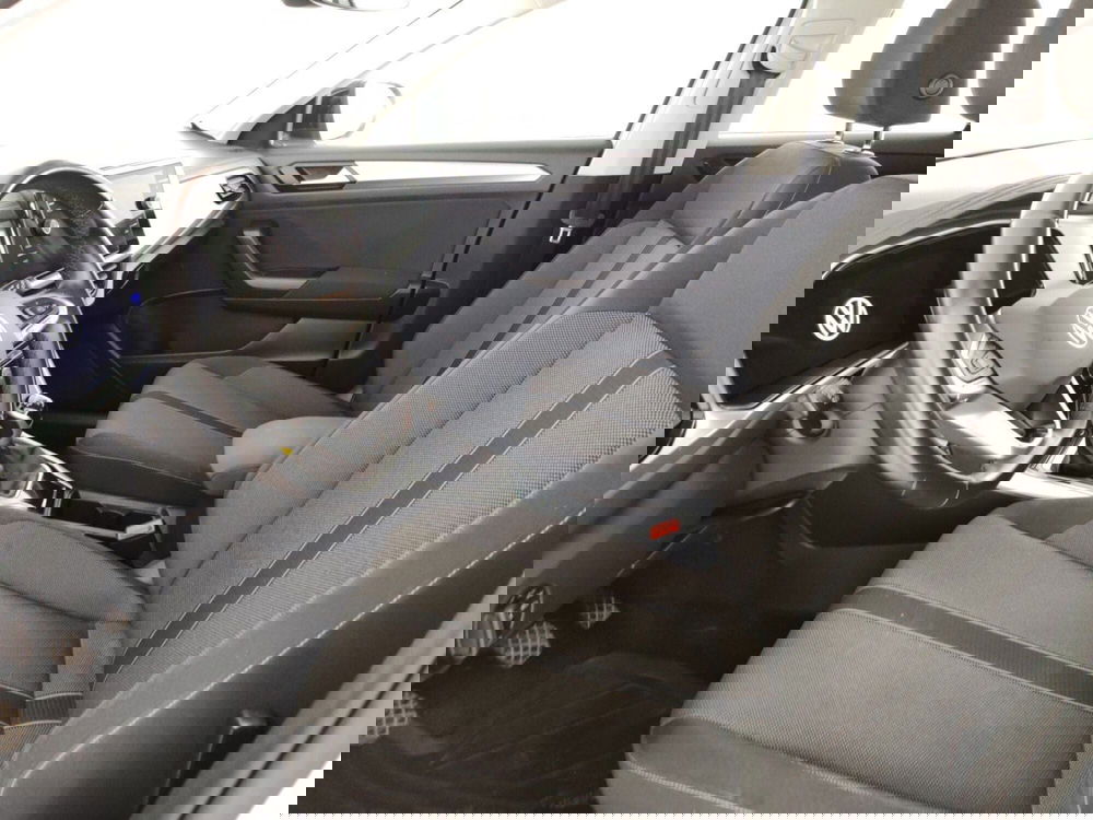 Volkswagen T-Roc usata a Massa-Carrara (7)