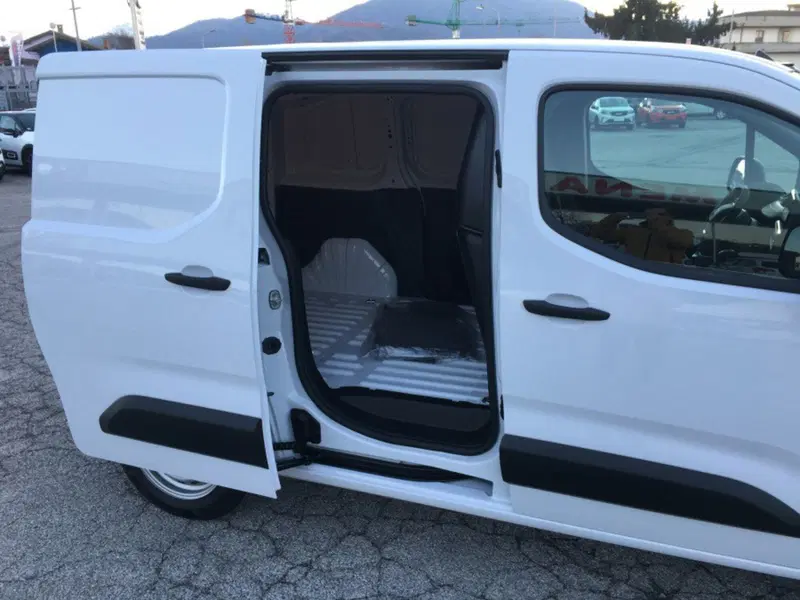 Peugeot Partner Furgone nuova a Cuneo (7)
