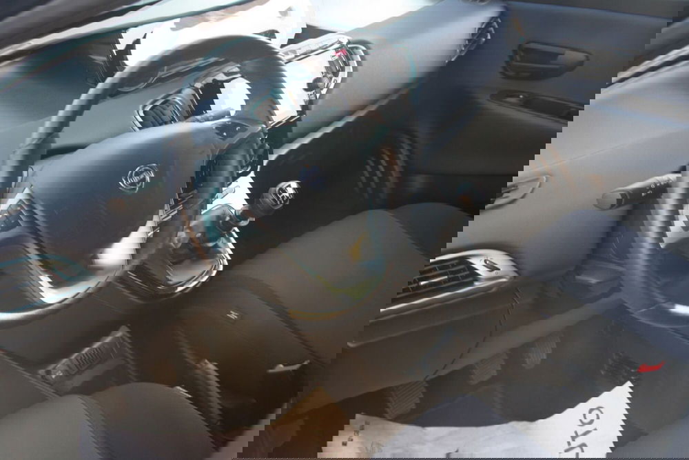 Lancia Ypsilon usata a Catania (12)