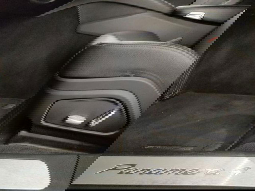 Porsche Panamera usata a Modena (13)