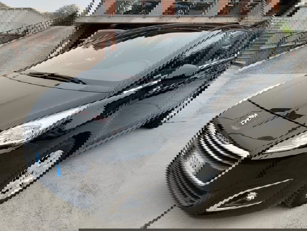 Peugeot 5008 usata a Asti