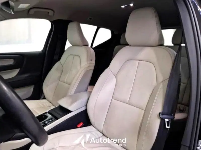 Volvo XC40 usata a Bari (9)