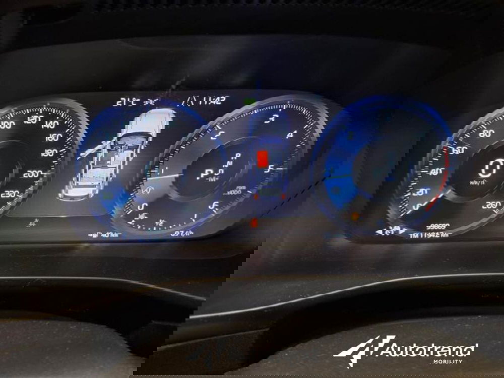 Volvo XC40 usata a Bari (7)