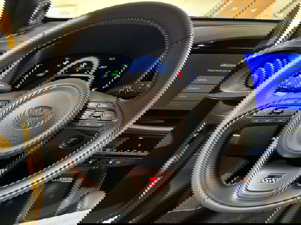 Toyota Aygo X nuova a Sondrio (14)