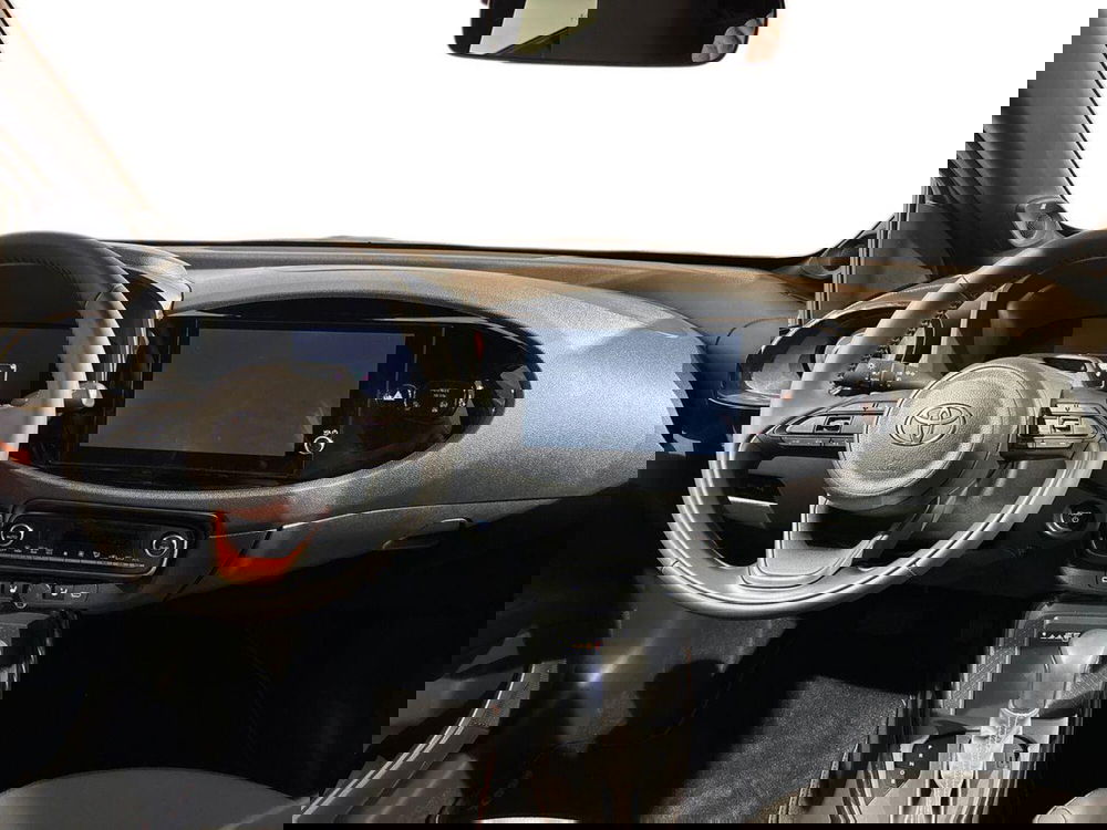 Toyota Aygo X nuova a Lecco (8)