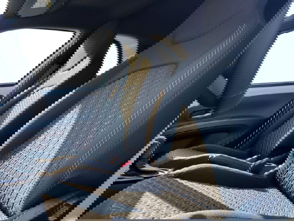 Toyota Aygo X nuova a Lecco (10)