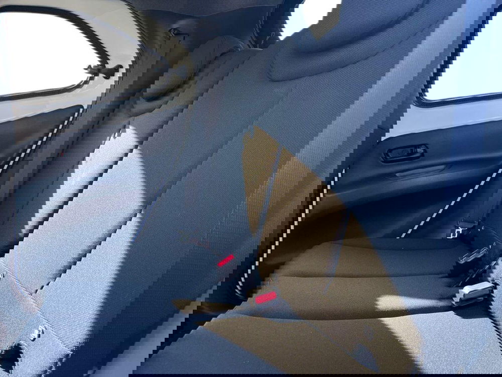 Toyota Aygo X nuova a Lecco (11)