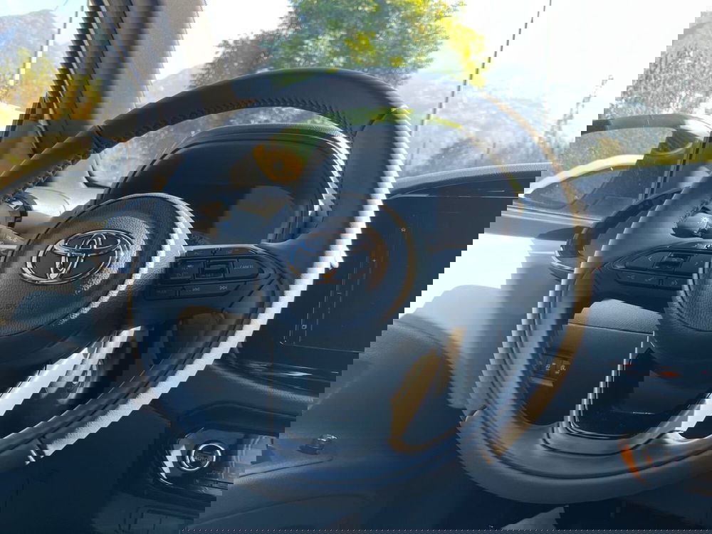 Toyota Aygo X nuova a Lecco (15)