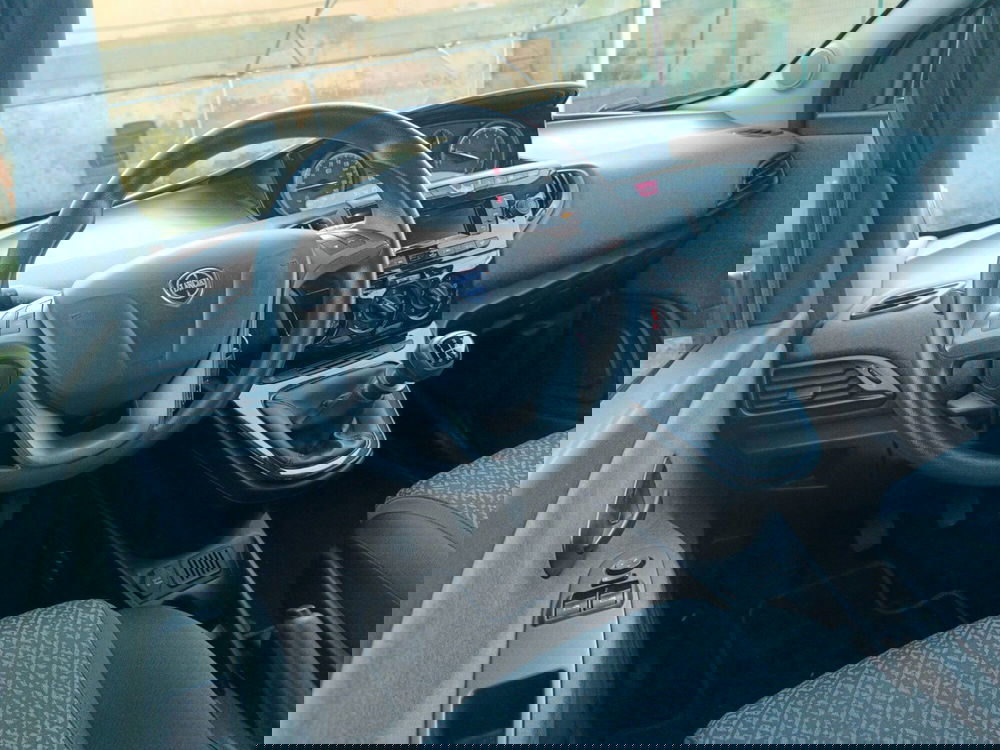 Lancia Ypsilon usata a Bologna (10)