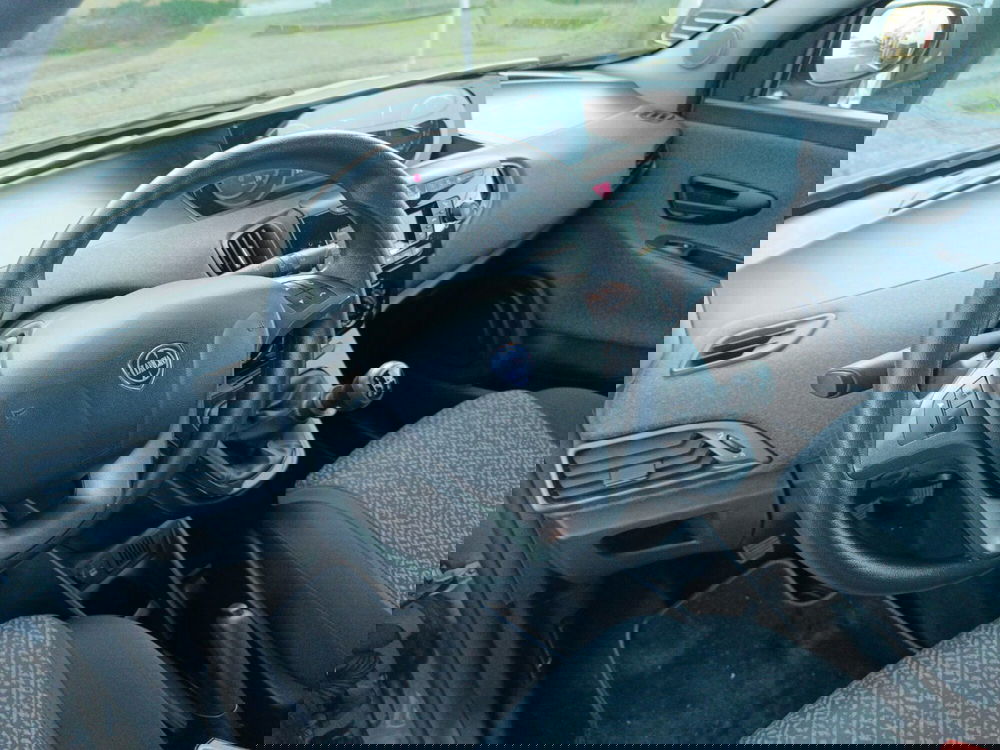 Lancia Ypsilon usata a Bologna (12)