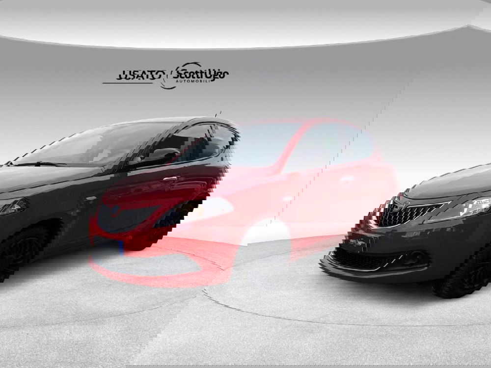 Lancia Ypsilon usata a Pisa