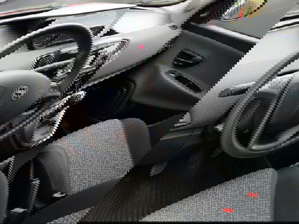 Lancia Ypsilon usata a Pisa (13)