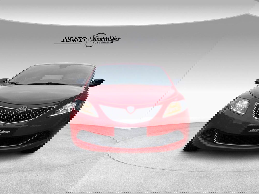 Lancia Ypsilon usata a Pisa (2)