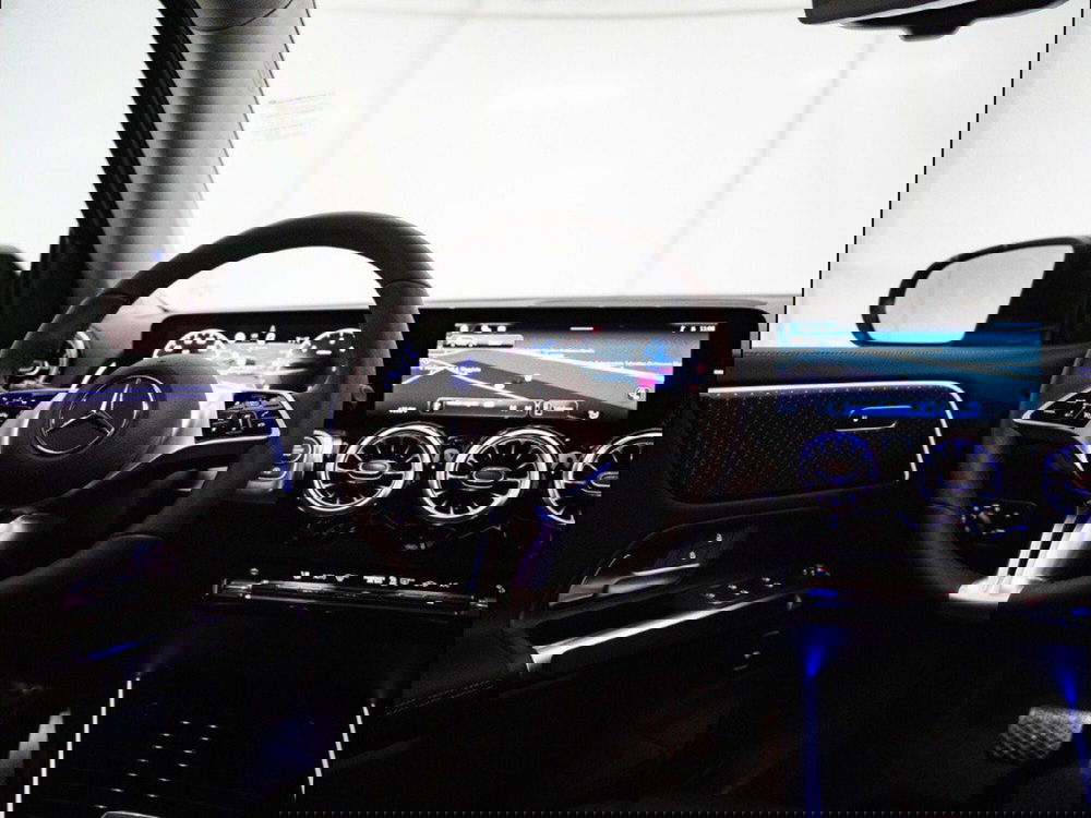 Mercedes-Benz GLB nuova a Macerata (18)