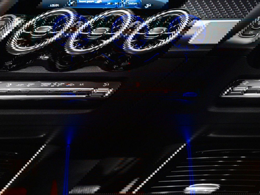 Mercedes-Benz GLB nuova a Macerata (20)