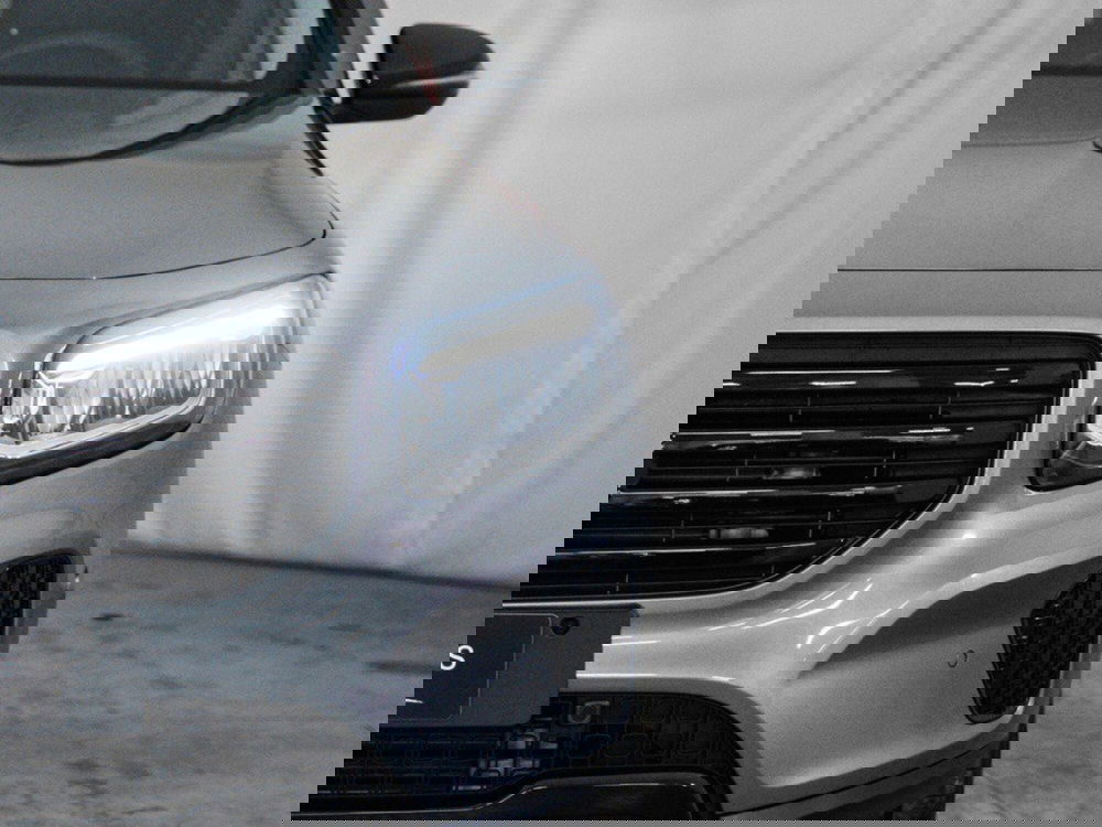 Mercedes-Benz GLB nuova a Macerata (6)