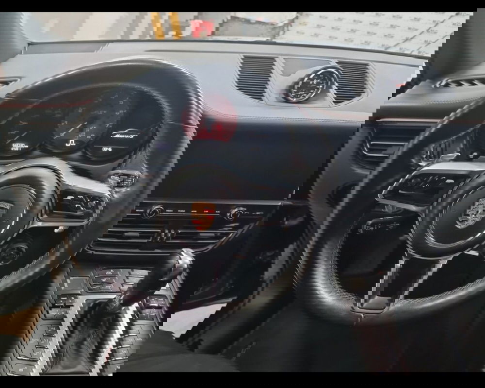 Porsche Macan usata a Caserta (18)