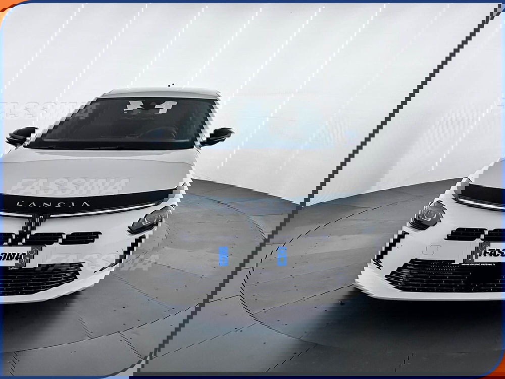 Lancia Ypsilon nuova a Milano (2)