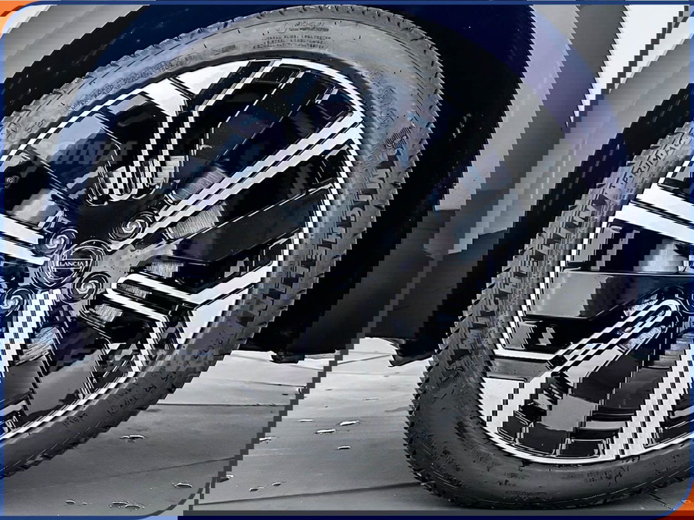 Lancia Ypsilon nuova a Milano (7)