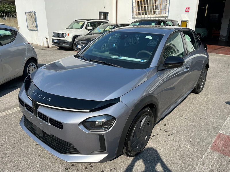 Lancia Ypsilon nuova a Lucca