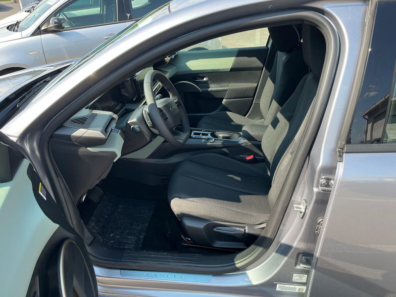 Lancia Ypsilon nuova a Lucca (11)