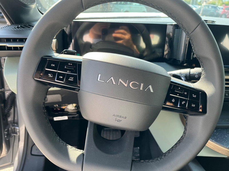 Lancia Ypsilon nuova a Lucca (13)
