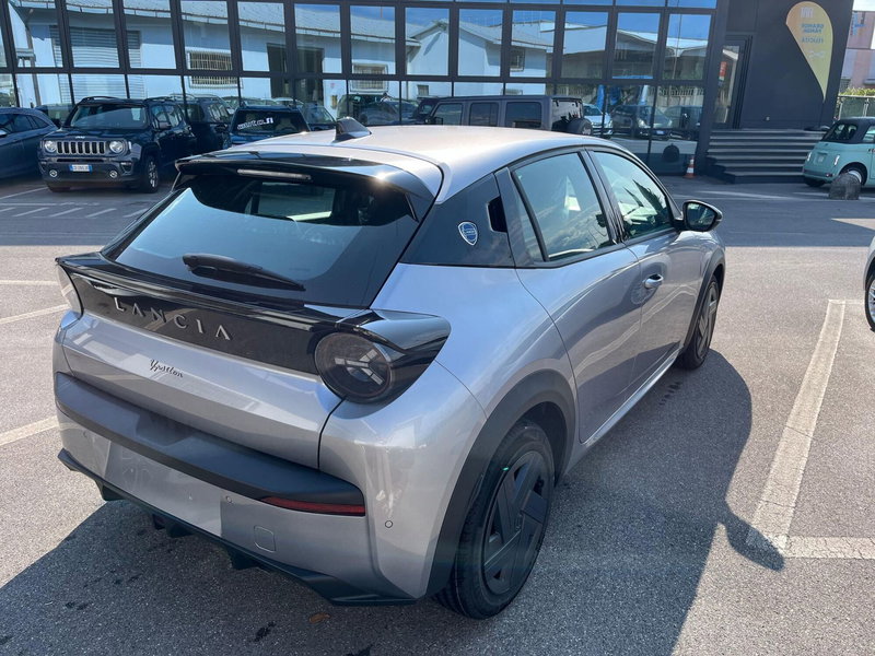Lancia Ypsilon nuova a Lucca (5)