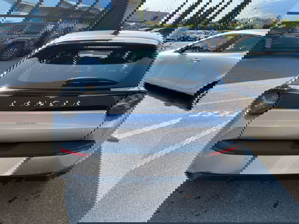 Lancia Ypsilon nuova a Lucca (6)