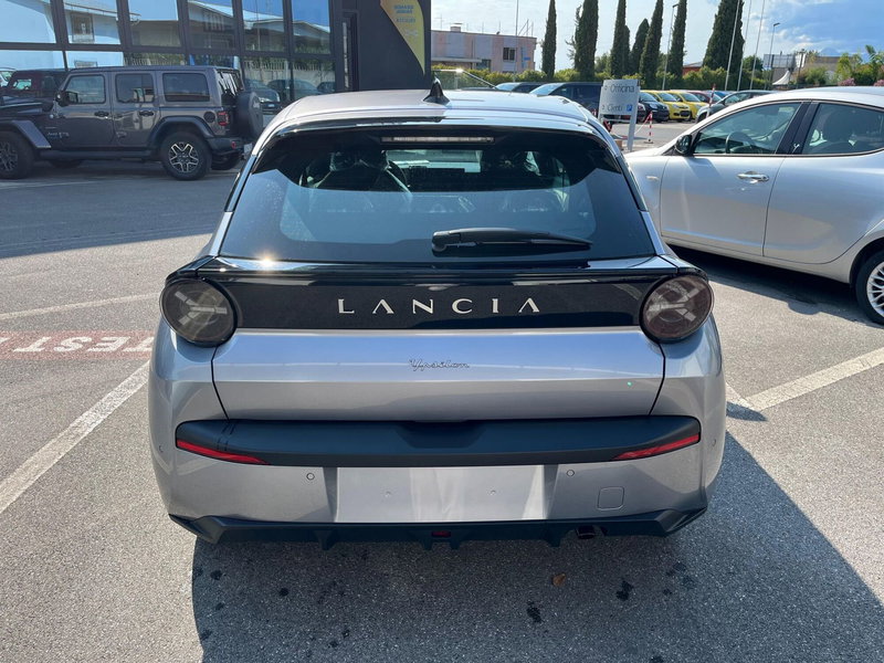 Lancia Ypsilon nuova a Lucca (6)